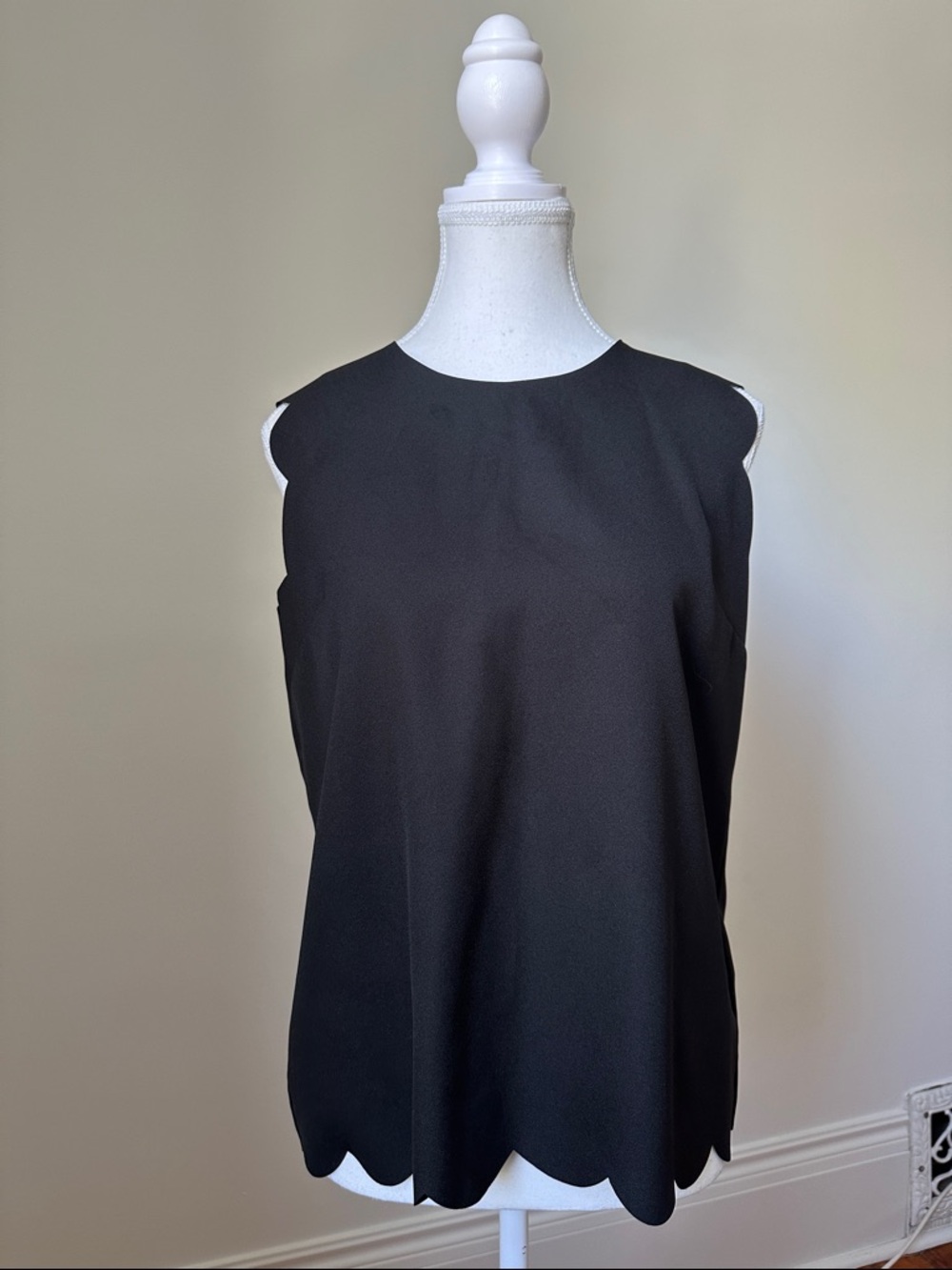 NWOT CHARLIE PAIGE Black Preppy‎ Summer Scallop Hem Sleeveless Top Size Small